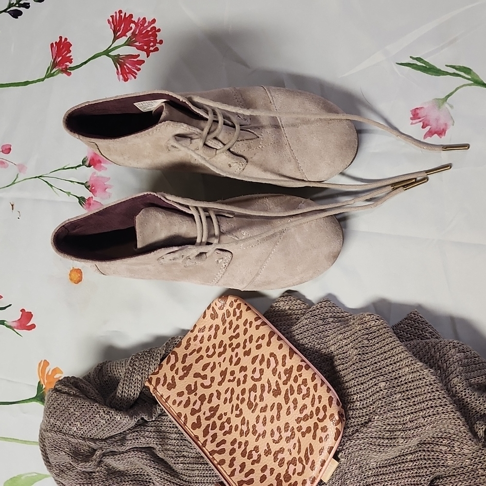 TOMS suede ankle boot with laces